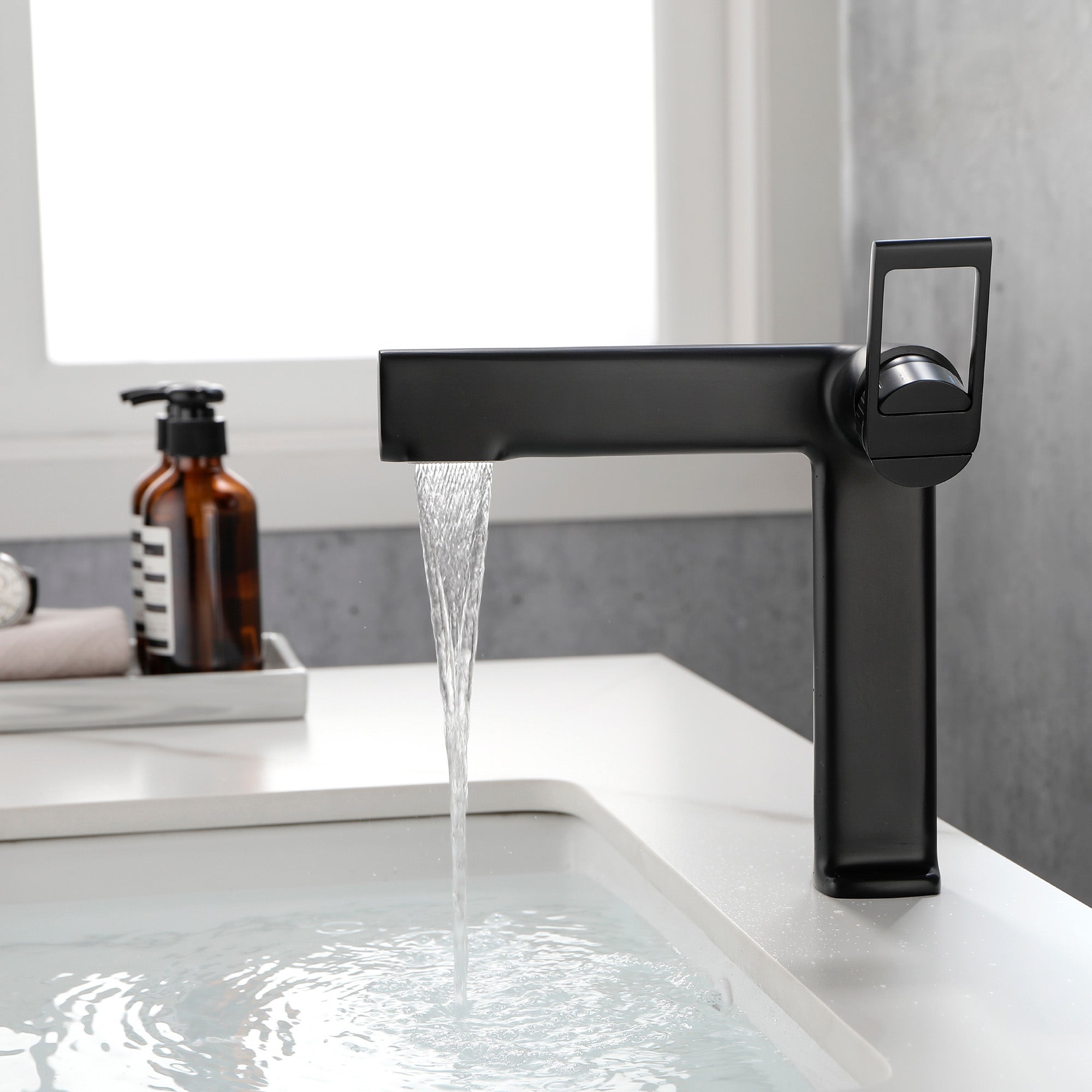 Single-hole waterfall basin faucet